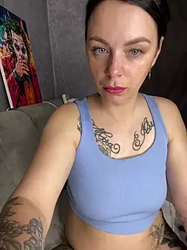 Lola Hale online show from 06-12-26, 08:30