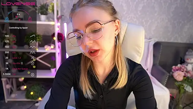 Snapshot of EmilySunshineS chatting on 12-10-24, 09:22 EmilySunshineS online show from 12-10-24, 09:22