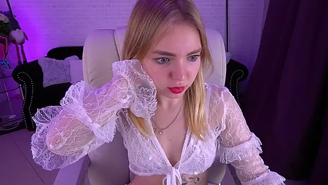 Snapshot of EmilySunshineS chatting on 12-16-24, 02:36 EmilySunshineS online show from 12-16-24, 02:36