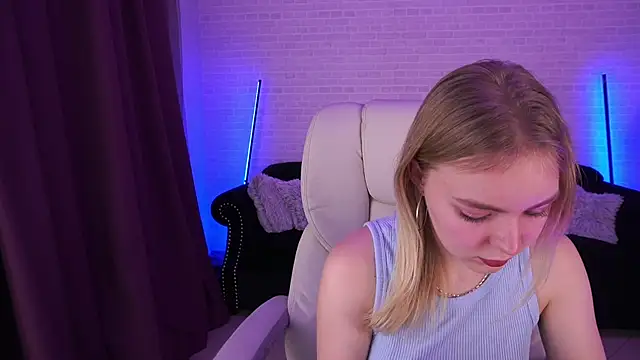 Snapshot of EmilySunshineS chatting on 12-17-24, 10:22 EmilySunshineS online show from 12-17-24, 10:22