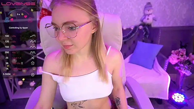 Snapshot of EmilySunshineS chatting on 12-25-24, 04:12 EmilySunshineS online show from 12-25-24, 04:12