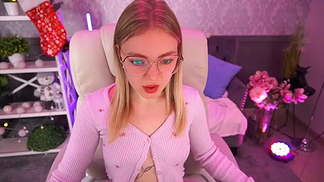 Snapshot of EmilySunshineS chatting on 12-29-24, 09:52 EmilySunshineS online show from 12-29-24, 09:52