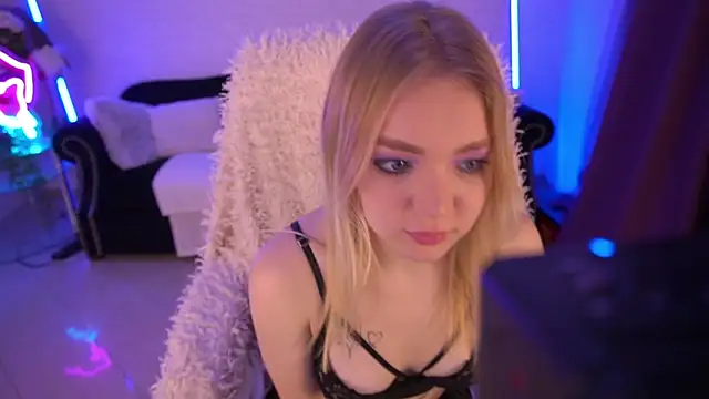 Snapshot of EmilySunshineS chatting on 01-05-25, 10:19 EmilySunshineS online show from 01-05-25, 10:19