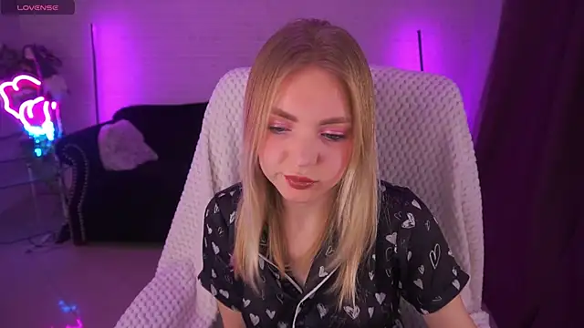 Snapshot of EmilySunshineS chatting on 01-21-25, 09:57 EmilySunshineS online show from 01-21-25, 09:57