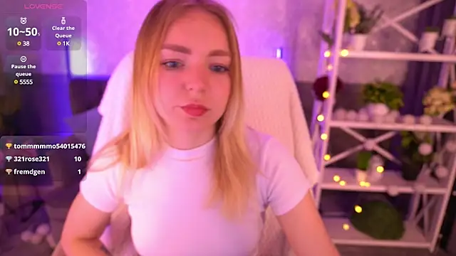 Snapshot of EmilySunshineS chatting on 02-03-25, 01:09 EmilySunshineS online show from 02-03-25, 01:09