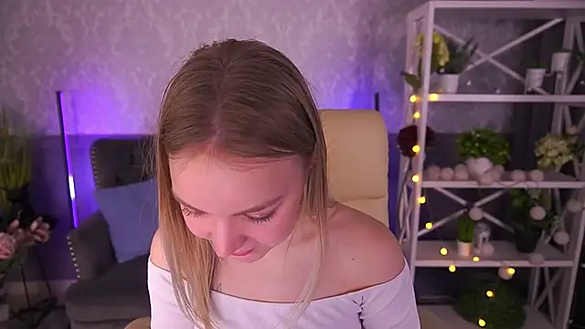 Snapshot of EmilySunshineS chatting on 02-09-25, 09:49 EmilySunshineS online show from 02-09-25, 09:49