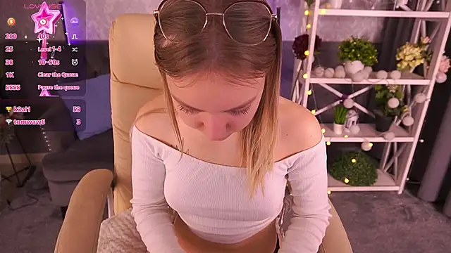 Snapshot of EmilySunshineS chatting on 02-10-25, 01:35 EmilySunshineS online show from 02-10-25, 01:35