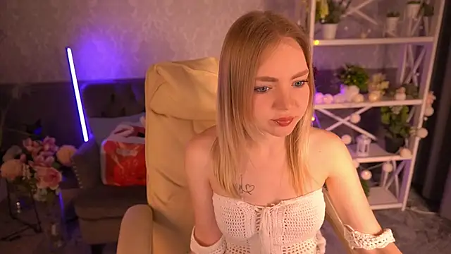 Snapshot of EmilySunshineS chatting on 03-09-25, 09:14 EmilySunshineS online show from 03-09-25, 09:14