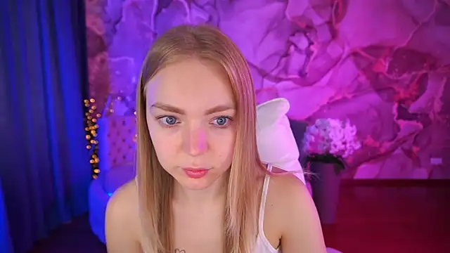 Snapshot of EmilySunshineS chatting on 09-11-25, 06:24 EmilySunshineS online show from 09-11-25, 06:24