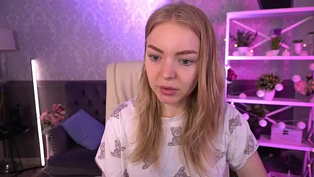 Snapshot of EmilySunshineS chatting on 09-18-25, 06:26 EmilySunshineS online show from 09-18-25, 06:26