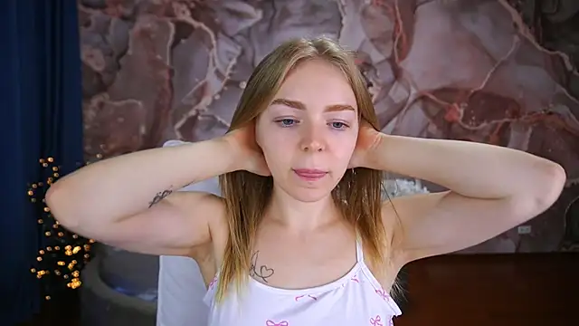 Snapshot of EmilySunshineS chatting on 09-21-25, 01:46 EmilySunshineS online show from 09-21-25, 01:46