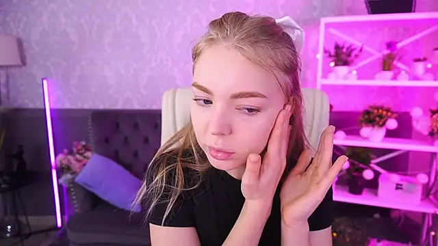 Snapshot of EmilySunshineS chatting on 09-23-25, 06:16 EmilySunshineS online show from 09-23-25, 06:16