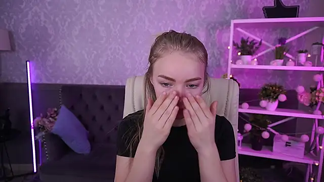 Snapshot of EmilySunshineS chatting on 09-24-25, 06:06 EmilySunshineS online show from 09-24-25, 06:06