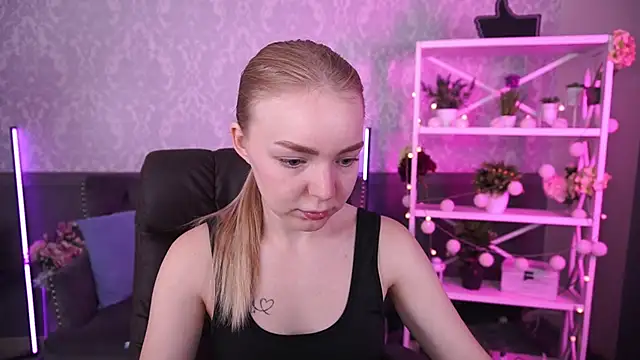 Snapshot of EmilySunshineS chatting on 09-25-25, 06:06 EmilySunshineS online show from 09-25-25, 06:06