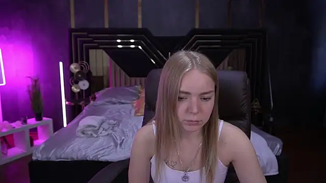 Snapshot of EmilySunshineS chatting on 10-13-25, 01:44 EmilySunshineS online show from 10-13-25, 01:44