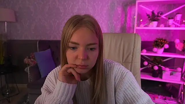 Snapshot of EmilySunshineS chatting on 10-15-25, 05:40 EmilySunshineS online show from 10-15-25, 05:40