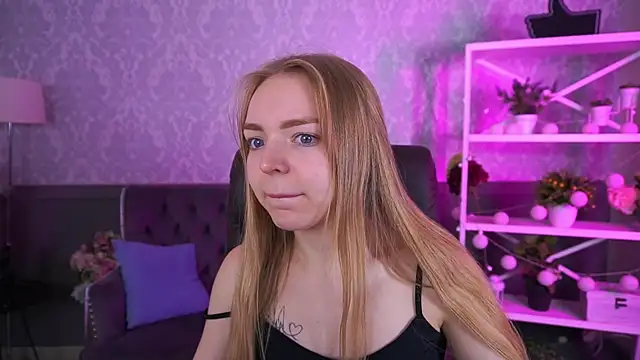 Snapshot of EmilySunshineS chatting on 10-17-25, 06:16 EmilySunshineS online show from 10-17-25, 06:16