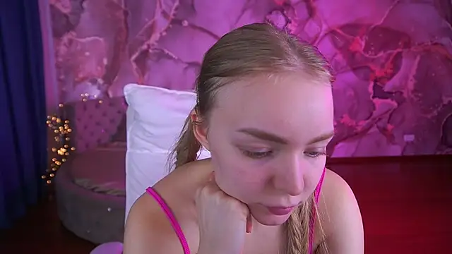 Snapshot of EmilySunshineS chatting on 10-26-25, 08:20 EmilySunshineS online show from 10-26-25, 08:20