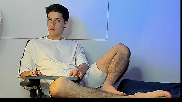 Snapshot of Adan_rivas_ chatting on 03-04-25, 02:06 Adan rivas online show from 03-04-25, 02:06