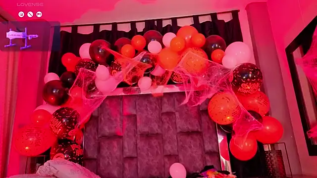 Snapshot of Mia_Oxford chatting on 10-18-25, 01:08 Mia Oxford online show from 10-18-25, 01:08