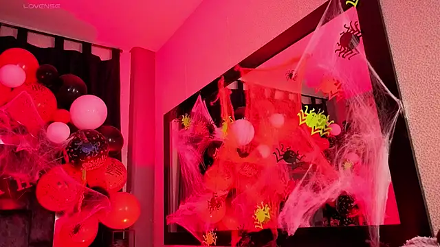 Snapshot of Mia_Oxford chatting on 10-20-25, 12:16 Mia Oxford online show from 10-20-25, 12:16