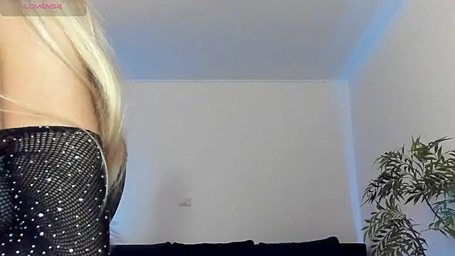 Snapshot of janecandyy_ chatting on 12-14-24, 08:51 janecandyy online show from 12-14-24, 08:51