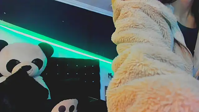 Coral Gibson online show from 03-21-25, 12:17