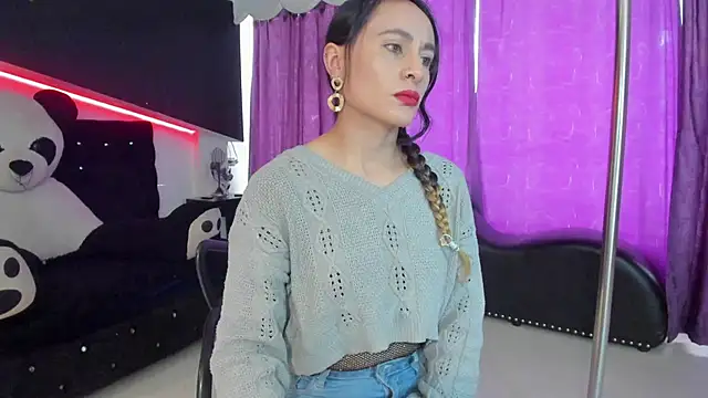 Coral Gibson online show from 09-17-25, 01:24