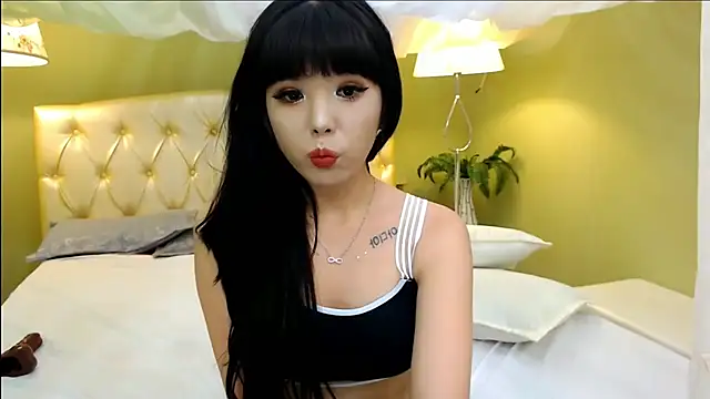 Snapshot of lilzannye chatting on 10-19-25, 07:58 lilzannye online show from 10-19-25, 07:58