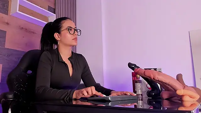 Ellaochoa online show from 09-22-25, 11:45