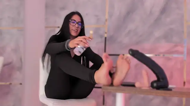 Ellaochoa online show from 12-22-25, 11:29