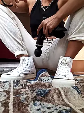 Snapshot of KarolinaReaper chatting on 09-09-25, 12:26 KarolinaReaper online show from 09-09-25, 12:26