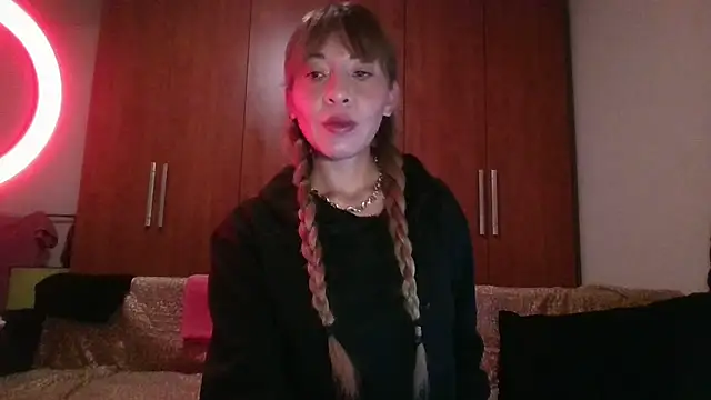 Snapshot of KarolinaReaper chatting on 10-23-25, 03:55 KarolinaReaper online show from 10-23-25, 03:55