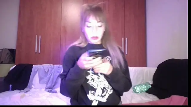 Snapshot of KarolinaReaper chatting on 11-03-25, 01:45 KarolinaReaper online show from 11-03-25, 01:45