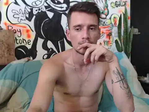 Snapshot of roystonee01 chatting on 09-14-25, 02:27 roystonee01 online show from 09-14-25, 02:27