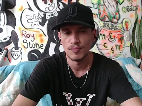 Snapshot of roystonee01 chatting on 09-16-25, 03:02 roystonee01 online show from 09-16-25, 03:02