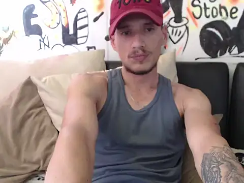 Snapshot of roystonee01 chatting on 09-25-25, 05:16 roystonee01 online show from 09-25-25, 05:16