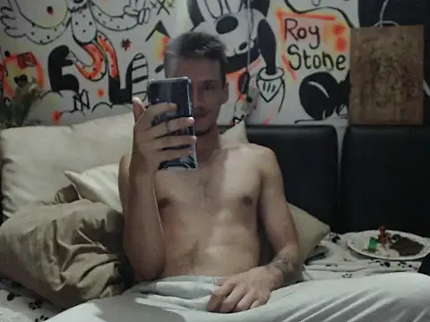 Snapshot of roystonee01 chatting on 09-27-25, 02:27 roystonee01 online show from 09-27-25, 02:27