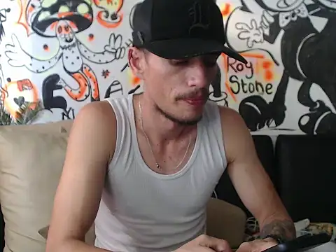 Snapshot of roystonee01 chatting on 10-06-25, 09:01 roystonee01 online show from 10-06-25, 09:01