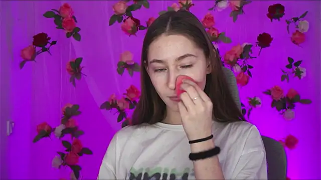 Snapshot of fuunnybunny chatting on 12-18-24, 10:19 fuunnybunny online show from 12-18-24, 10:19