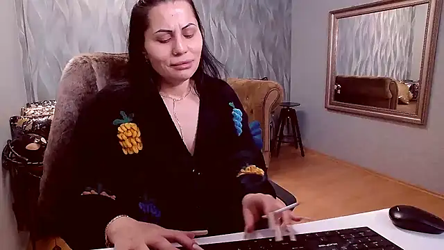 Sara Poison online show from 02-10-25, 03:35