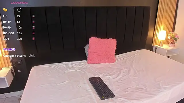 Snapshot of sweetsofia18 chatting on 09-27-25, 10:59 sweetsofia18 online show from 09-27-25, 10:59