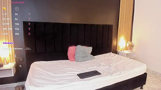 Snapshot of sweetsofia18 chatting on 10-10-25, 10:58 sweetsofia18 online show from 10-10-25, 10:58