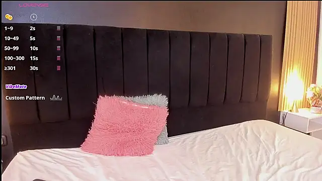 Snapshot of sweetsofia18 chatting on 10-24-25, 10:55 sweetsofia18 online show from 10-24-25, 10:55