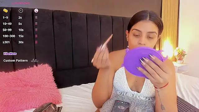 Snapshot of sweetsofia18 chatting on 12-13-25, 10:15 sweetsofia18 online show from 12-13-25, 10:15