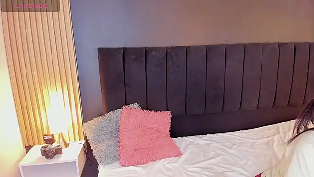 sweetsofia18 online show from 04-18-26, 11:38