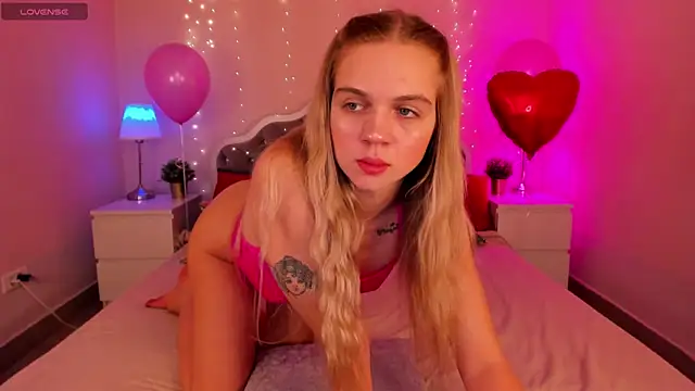 Snapshot of Aria69Stars chatting on 03-07-25, 08:13 Aria69Stars online show from 03-07-25, 08:13