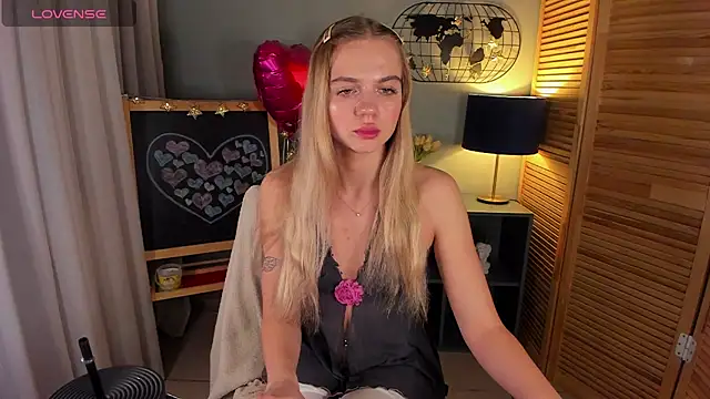 Snapshot of Aria69Stars chatting on 03-20-25, 12:22 Aria69Stars online show from 03-20-25, 12:22