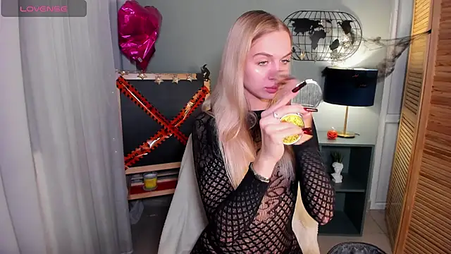 Snapshot of Aria69Stars chatting on 10-26-25, 03:51 Aria69Stars online show from 10-26-25, 03:51