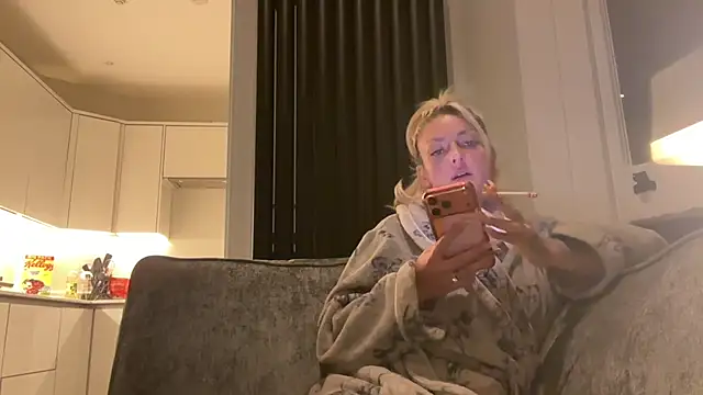 Snapshot of Leylah_Linda chatting on 02-27-26, 09:15 Leylah Linda online show from 02-27-26, 09:15